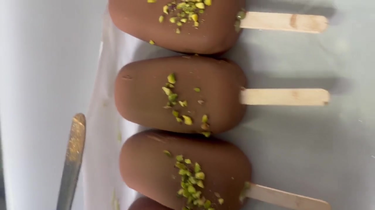 Mezclado de turrón en obrador artesano