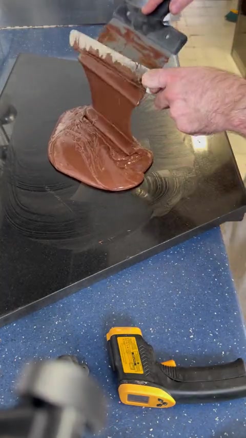 Helado artesano servido en bola